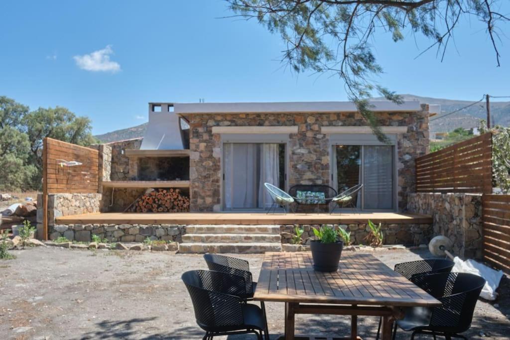 Mekia'S Beach House Livadia  Esterno foto